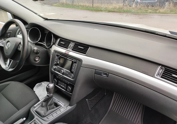 Skoda Superb cena 49900 przebieg: 141000, rok produkcji 2015 z Chęciny małe 211